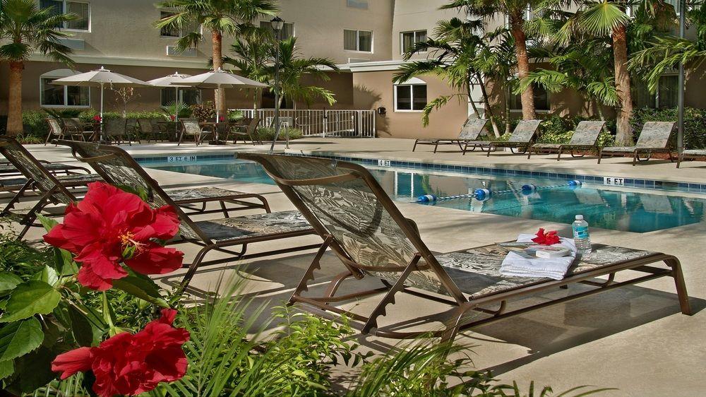 Holiday Inn Express West Palm Beach Metrocentre By Ihg Exterior foto